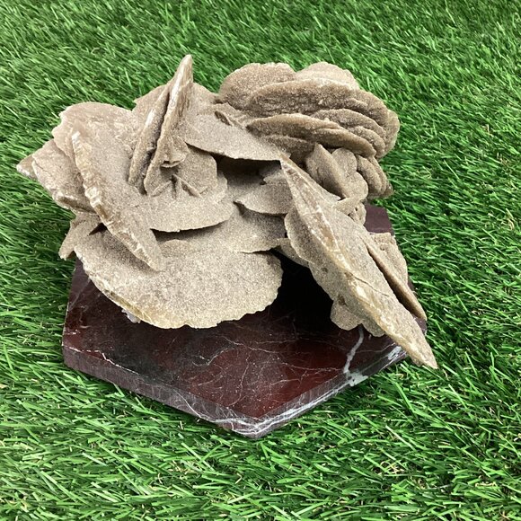 Desert Rose Selenite Crystal Formation on Marble base - Picture 2 of 10